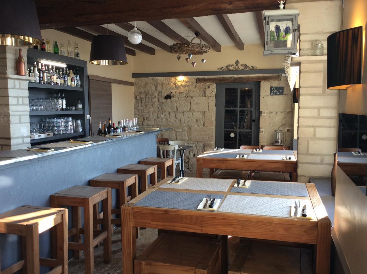 Le Cafe De La Promenade Bourgueil Exterior photo